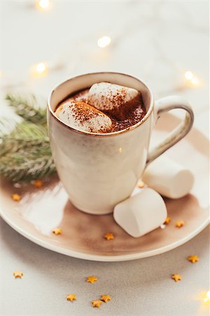 simsearch:400-08338397,k - Mug filled with hot chocolate and marshmallows. Christmas background. Vintage toning. Photographie de stock - Aubaine LD & Abonnement, Code: 400-09069118