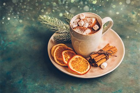 simsearch:400-08338402,k - Hot chocolate with marshmallows on a christmas dark background. Vintage toning. Foto de stock - Super Valor sin royalties y Suscripción, Código: 400-09069121