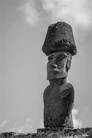 simsearch:400-08626060,k - Moais statues site ahu Nao Nao on anakena beach, easter island, Chile. Black and white picture Stock Photo - Budget Royalty-Free & Subscription, Code: 400-09069279