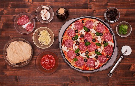 simsearch:400-09011310,k - Pizza ready to bake assembled in baking tray - with ingredients around, top view Fotografie stock - Microstock e Abbonamento, Codice: 400-09069711