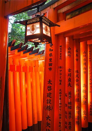 simsearch:400-07771861,k - Traditional lantern in Fushimi Inari Taisha shrine, Kyoto, Japan Foto de stock - Super Valor sin royalties y Suscripción, Código: 400-09069908