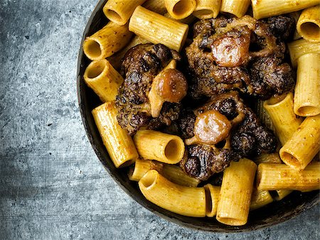 simsearch:400-07955620,k - close up of a pan of rustic italian oxtail ragu pasta Stock Photo - Budget Royalty-Free & Subscription, Code: 400-09069917