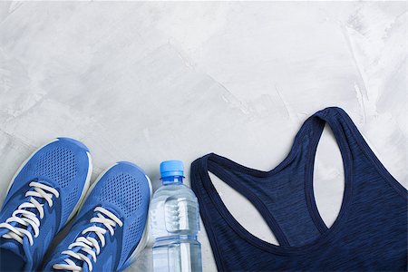 simsearch:400-04136462,k - Flatlay sport composition with blue sneakers, t-shirt and bottle of water on gray concrete background. Concept healthy lifestyle, sport, training in gym, diet. Horizontal orientation, top view, place for copyspace. Foto de stock - Super Valor sin royalties y Suscripción, Código: 400-09062707