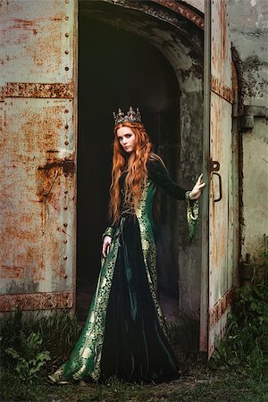 fotolit (artist) - Portrait of a beautiful red-haired woman in green medieval dress Foto de stock - Royalty-Free Super Valor e Assinatura, Número: 400-09063961