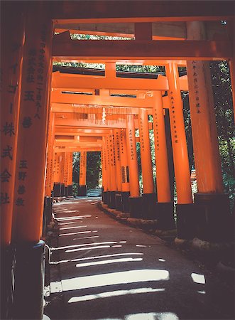 simsearch:400-07771861,k - Fushimi Inari Taisha torii shrine, Kyoto, Japan Foto de stock - Super Valor sin royalties y Suscripción, Código: 400-09070286