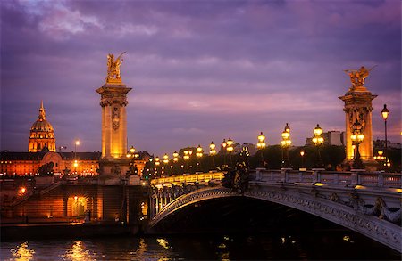 famouse Alexandre III Bridge at violet night, Paris, France, retro toned Foto de stock - Super Valor sin royalties y Suscripción, Código: 400-09070293