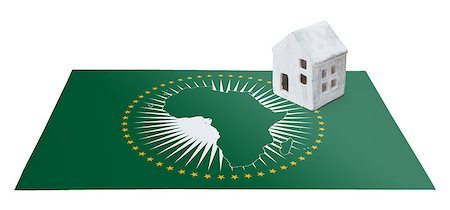 profugo (uomo e donna) - Small house on a flag - Living or migrating to African Union Fotografie stock - Microstock e Abbonamento, Codice: 400-09084576