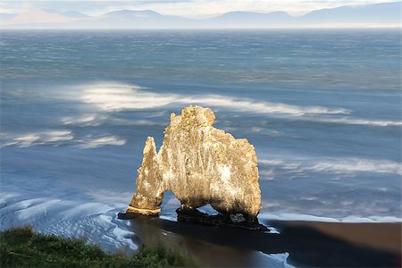 evrenkalinbacak (artist) - Hvitserkur Rock in Coast of North Iceland Stockbilder - Microstock & Abonnement, Bildnummer: 400-09084998