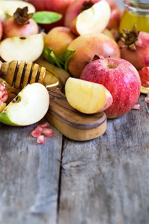 simsearch:400-09080023,k - Apples, pomegranate and honey - symbols of judaic holiday Rosh Hashana (Jewish New Year). Selective focus. Copyspace background. Stock Photo - Budget Royalty-Free & Subscription, Code: 400-09080024