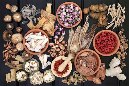 simsearch:400-06521200,k - Chinese herbal medicine with herbs in terracotta bowls and loose with wooden mortar and pestle on dark wood background. Top view. Stock Photo - Budget Royalty-Free & Subscription, Code: 400-09081601