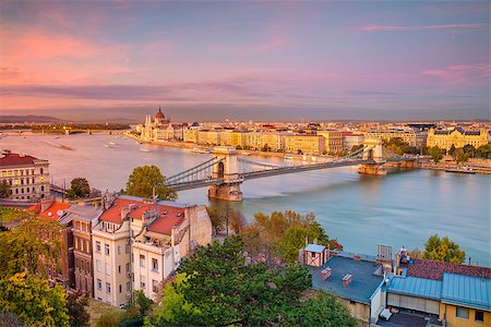 simsearch:400-08253455,k - Cityscape image of Budapest, capital city of Hungary, during sunset. Foto de stock - Super Valor sin royalties y Suscripción, Código: 400-09081763