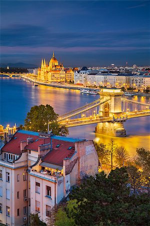 simsearch:400-07729303,k - Cityscape image of Budapest, capital city of Hungary, during twilight blue hour. Stockbilder - Microstock & Abonnement, Bildnummer: 400-09082005