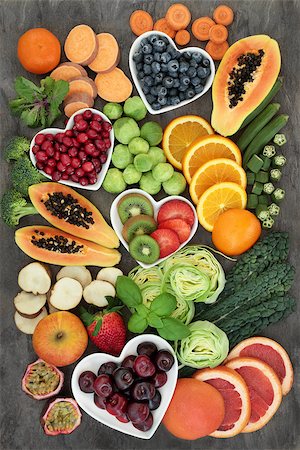 simsearch:400-06556120,k - Super food for a high fiber diet with fresh fruit and vegetables, concept of foods high in smart carbohydrates, antioxidants and vitamins, on marble background, top view. Fotografie stock - Microstock e Abbonamento, Codice: 400-09082135