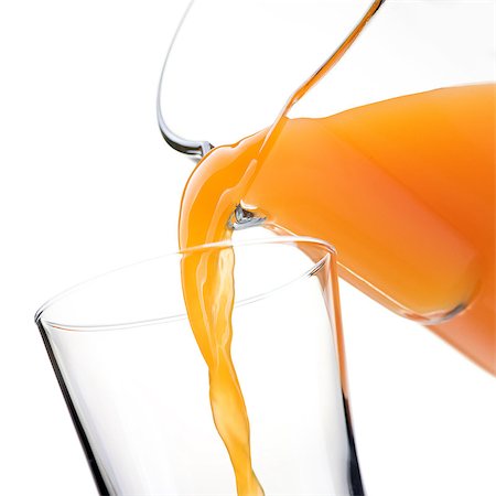 simsearch:400-09082204,k - Pouring refreshing natural orange juice into a glass: nutrition and healthy drinks Foto de stock - Royalty-Free Super Valor e Assinatura, Número: 400-09082206