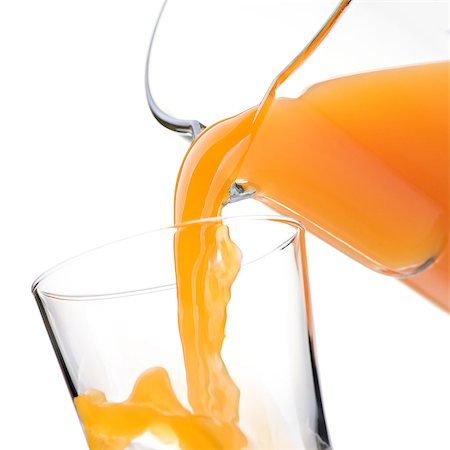 simsearch:400-09082204,k - Pouring refreshing natural orange juice into a glass: nutrition and healthy drinks Foto de stock - Royalty-Free Super Valor e Assinatura, Número: 400-09082207