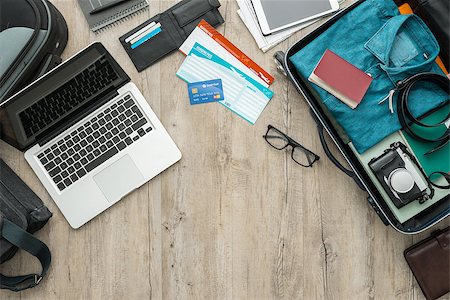 simsearch:6109-06003072,k - Traveler's desktop with laptop, luggage, credit card and airline tickets, travel and vacations concept, flat lay Photographie de stock - Aubaine LD & Abonnement, Code: 400-09082288