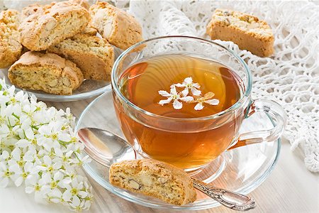 Transparent cup herbal tea and homemade cantuccini cookies Fotografie stock - Microstock e Abbonamento, Codice: 400-09082676