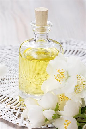 Essential oil with jasmine flower on wooden background Fotografie stock - Microstock e Abbonamento, Codice: 400-09082679