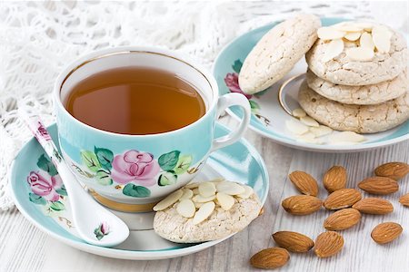 Porcelain cup of tea with almond cookies and almonds slices Fotografie stock - Microstock e Abbonamento, Codice: 400-09082672