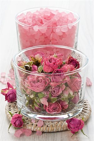 SPA treatment set with dried rose and sea salt Fotografie stock - Microstock e Abbonamento, Codice: 400-09082673