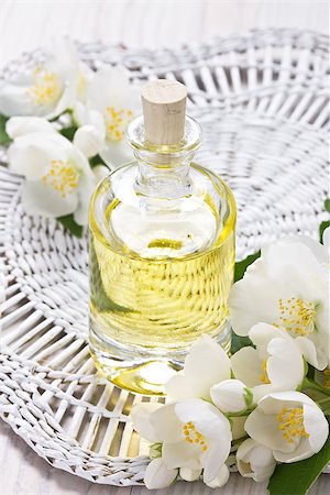 Essential oil with jasmine flower on wooden background Fotografie stock - Microstock e Abbonamento, Codice: 400-09082691