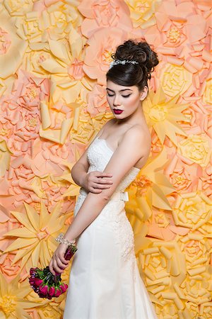 simsearch:400-05201906,k - beautiful brunette young woman in white wedding gown. bride with fashion hairstyle. studio shot. Stockbilder - Microstock & Abonnement, Bildnummer: 400-09083568