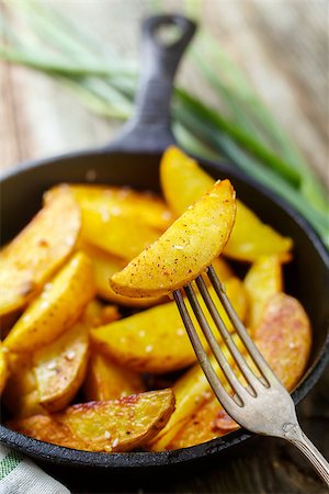 simsearch:400-04153318,k - Closeup of fried potato wedges. Close up. Food background Photographie de stock - Aubaine LD & Abonnement, Code: 400-09097151