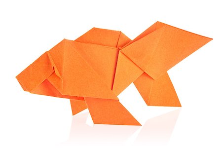 simsearch:400-09170569,k - Orange fish of origami, isolated on white background Foto de stock - Super Valor sin royalties y Suscripción, Código: 400-09097727
