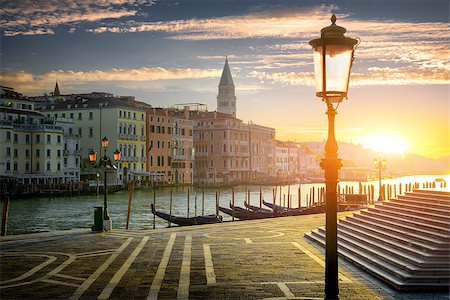 simsearch:400-07620294,k - Gondolas and architecture in Venice at sunset, Italy Stock Photo - Budget Royalty-Free & Subscription, Code: 400-09117777