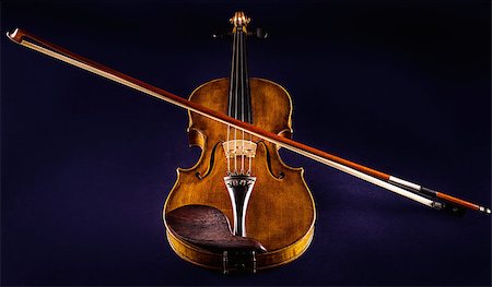 simsearch:400-06134635,k - close up of a violin Stock Photo - Budget Royalty-Free & Subscription, Code: 400-09119813