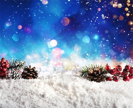 simsearch:400-09095404,k - Christmas element on the snow with pine and garland during the night Fotografie stock - Microstock e Abbonamento, Codice: 400-09112272