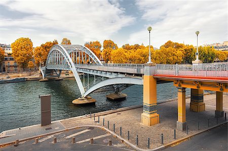 simsearch:400-06063916,k - Arch footbridge Passerelle Debilly in Paris, France Stockbilder - Microstock & Abonnement, Bildnummer: 400-09112331