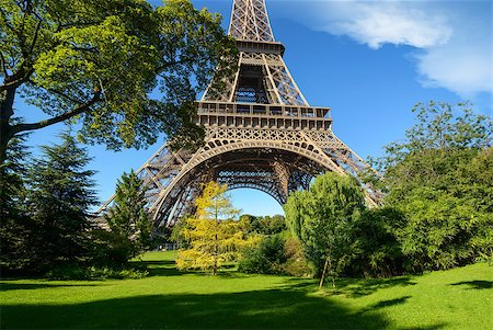 simsearch:400-07112628,k - Eiffel Tower and trees in park of Paris, France Photographie de stock - Aubaine LD & Abonnement, Code: 400-09112557