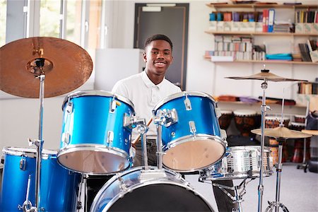 simsearch:400-09121991,k - Male Teenage Pupil Playing Drums In Music Lesson Fotografie stock - Microstock e Abbonamento, Codice: 400-09121977