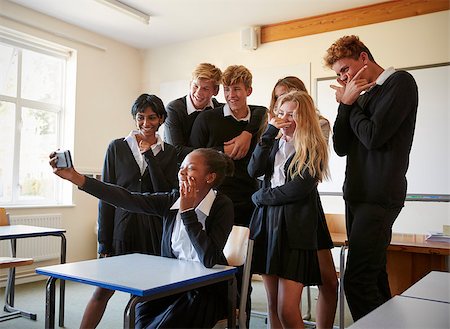 simsearch:400-09122044,k - Group Of Teenage Students Posing For Selfie In Classroom Stock Photo - Budget Royalty-Free & Subscription, Code: 400-09122132