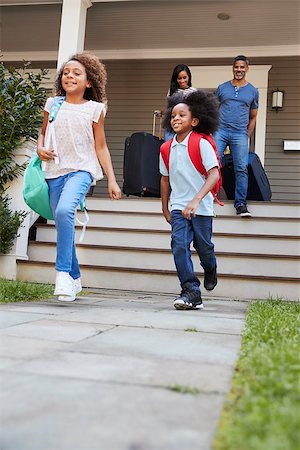 Family With Luggage Leaving House For Vacation Stock Photo - Budget Royalty-Free & Subscription, Code: 400-09122227