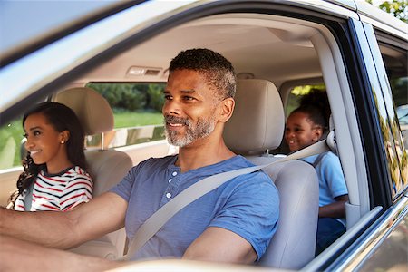 Family In Car Going On Road Trip Stock Photo - Budget Royalty-Free & Subscription, Code: 400-09122237