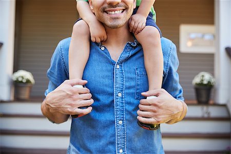 quartiere latino - Father Giving Son Ride On Shoulders Outside House Photographie de stock - Aubaine LD & Abonnement, Code: 400-09122486