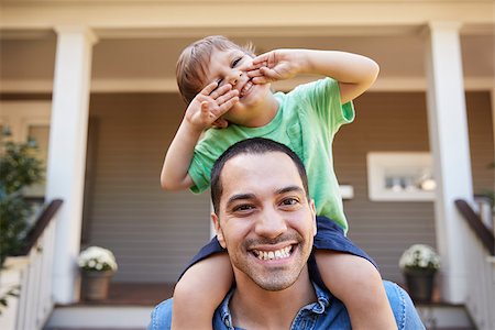 quartiere latino - Father Giving Son Ride On Shoulders Outside House Photographie de stock - Aubaine LD & Abonnement, Code: 400-09122489