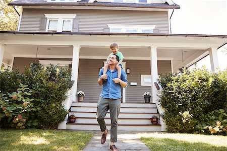 quartiere latino - Father Giving Son Ride On Shoulders Outside House Photographie de stock - Aubaine LD & Abonnement, Code: 400-09122490