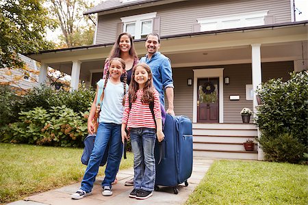 simsearch:400-09122233,k - Portrait Of Family With Luggage Leaving House For Vacation Stock Photo - Budget Royalty-Free & Subscription, Code: 400-09122511