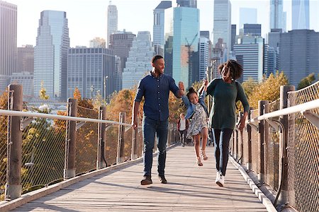 simsearch:400-09123158,k - Young family with daughter taking a walk on footbridge Foto de stock - Royalty-Free Super Valor e Assinatura, Número: 400-09123179