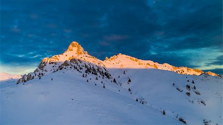 simsearch:400-07302061,k - mountain top in winter. Ciucas Mountains Romania. Foto de stock - Royalty-Free Super Valor e Assinatura, Número: 400-09136213