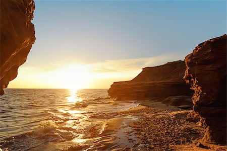 Ocean coast at the sunrise (Thunder Cove, Prince Edward Island, Canada) Foto de stock - Royalty-Free Super Valor e Assinatura, Número: 400-09136353