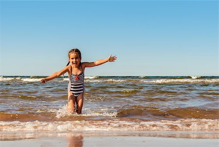 Little girl playing on the Brackley beach (Prince Edward Island, Canada) Stock Photo - Budget Royalty-Free & Subscription, Code: 400-09136452