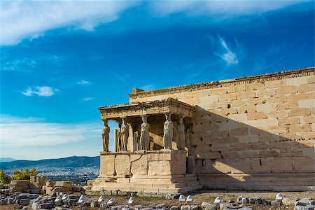 simsearch:400-06478037,k - The Porch of the Caryatids at the Erechtheion temple on the Acropolis, Athens, Greece. Six columns sculpted as figures of maidens in place of ordinary columns. Foto de stock - Royalty-Free Super Valor e Assinatura, Número: 400-09140433