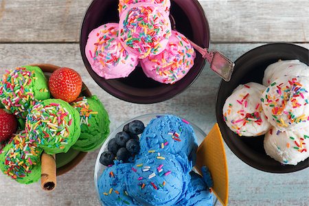 simsearch:400-08225242,k - Top view strawberry, matcha, blueberry and vanilla ice cream in bowl on white rustic wooden background. Stockbilder - Microstock & Abonnement, Bildnummer: 400-09151403