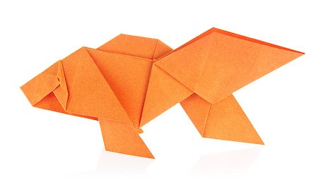 simsearch:400-09170569,k - Orange fish of origami, isolated on white background Foto de stock - Super Valor sin royalties y Suscripción, Código: 400-09170434