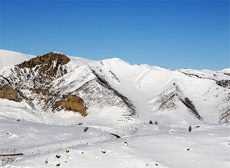 simsearch:400-09170509,k - Snowy winter mountains at nice sun morning. Greater Caucasus, Mount Shahdagh. Qusar rayon of Azerbaijan. Photographie de stock - Aubaine LD & Abonnement, Code: 400-09170437