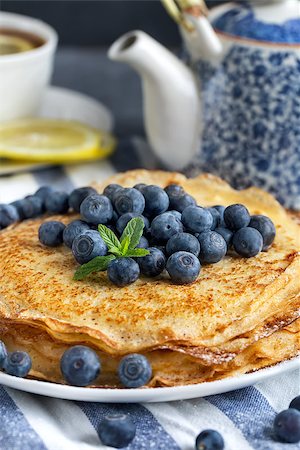 simsearch:400-09019412,k - Healthy vegan pancakes crepe with blueberry. Foto de stock - Super Valor sin royalties y Suscripción, Código: 400-09170775